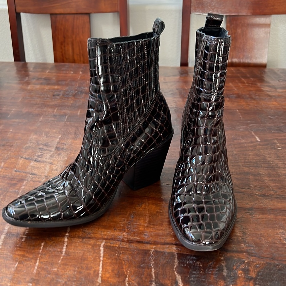 AQUA STAR Deep Brown Glossy Patent Leather Block Heel Ankle Booties Size 8.5